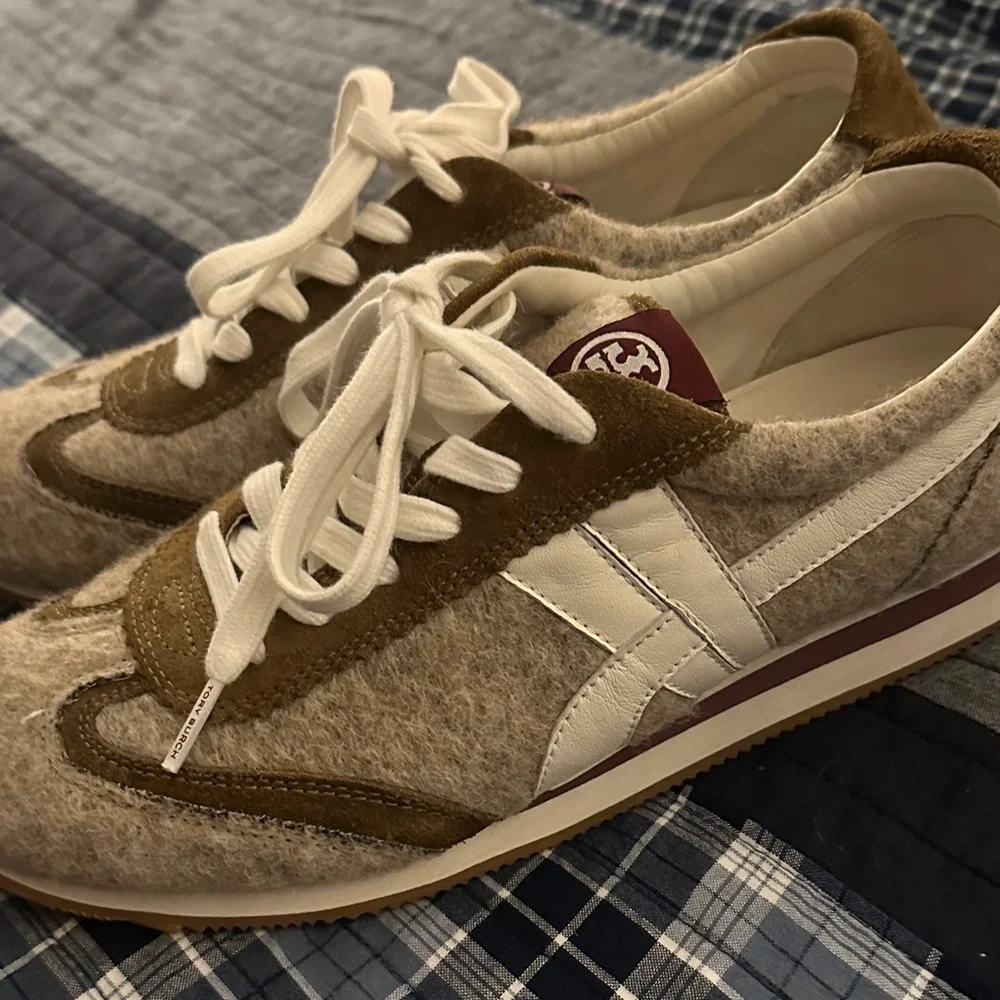 Tory Burch Tan and Cream Textured Sneakers